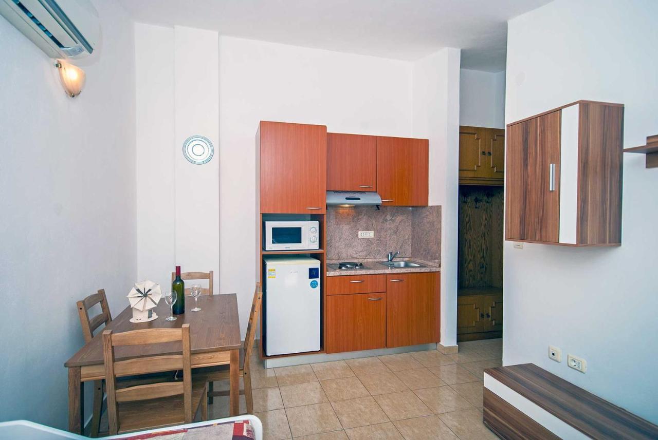 Apartman Kirac Pomer Exterior foto
