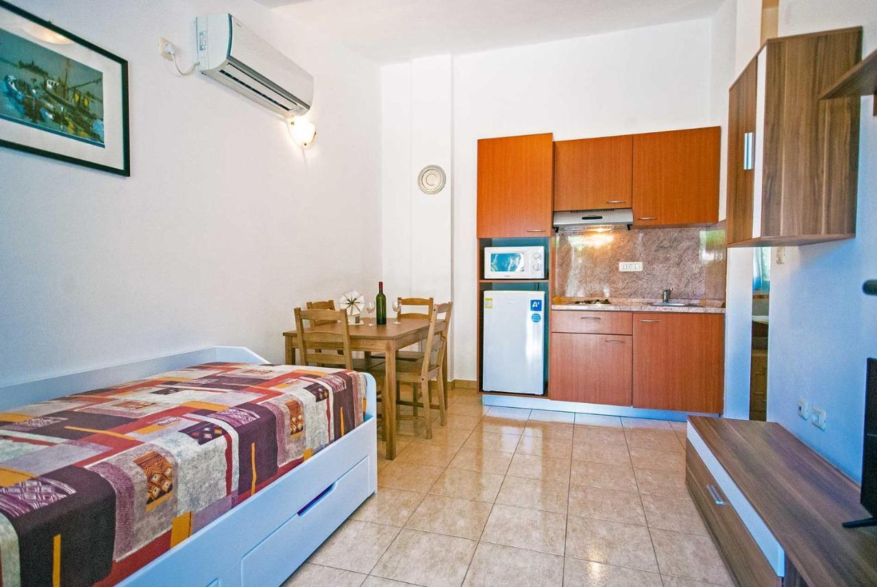 Apartman Kirac Pomer Exterior foto