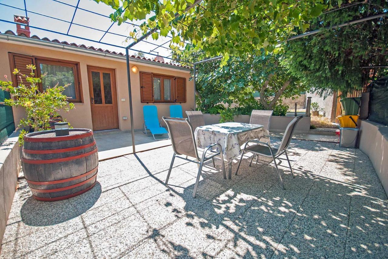 Apartman Kirac Pomer Exterior foto